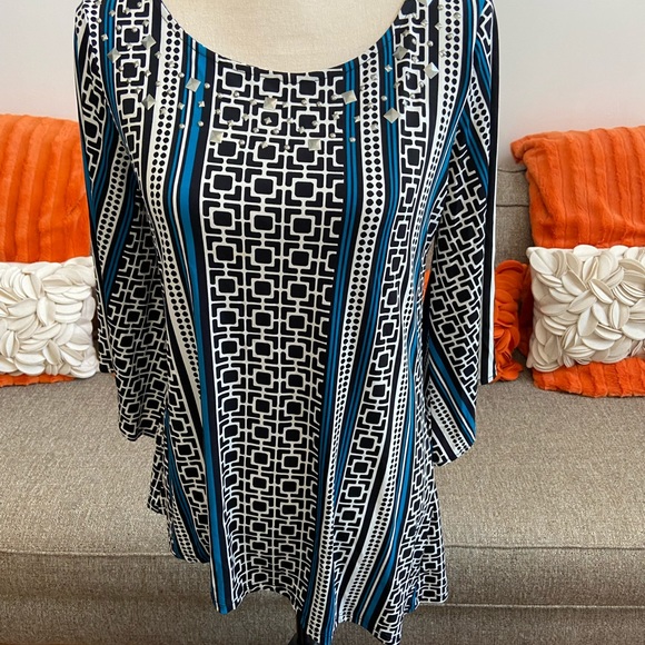 ❣️Alfani Asymmetrical Hem Top❣️ - Picture 3 of 8